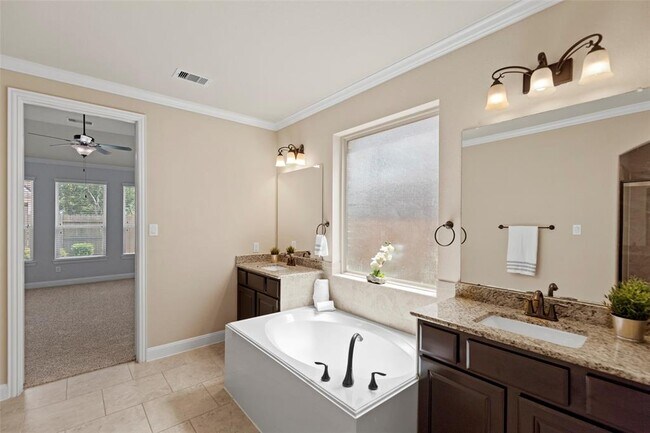 Building Photo - 28647 Maple Red Dr