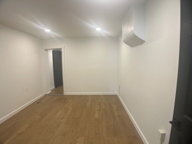 Building Photo - 2239 W Oxford St