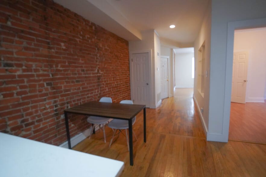 Building Photo - 5943 Kingsbury Ave