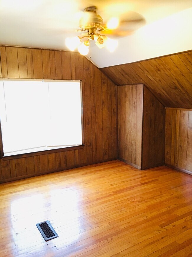 Building Photo - 3 Bedroom Bungalow in Eastpointe, MI - Sec. 8 OK