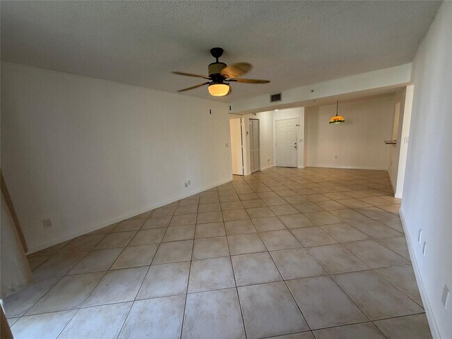 Building Photo - 2731 Ocean Club Blvd