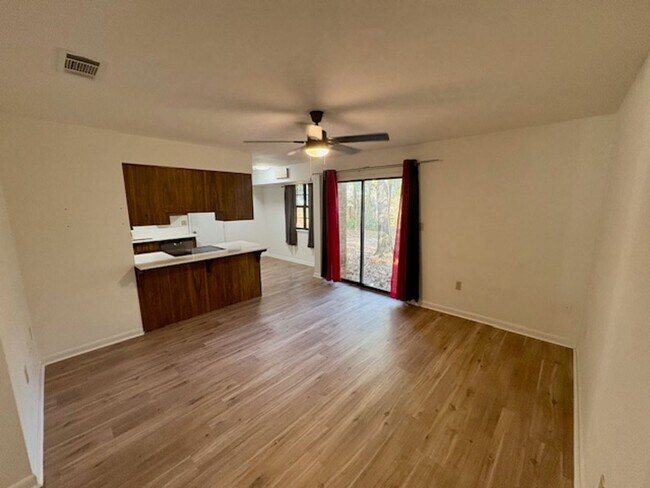 Building Photo - 511 Maple Ave