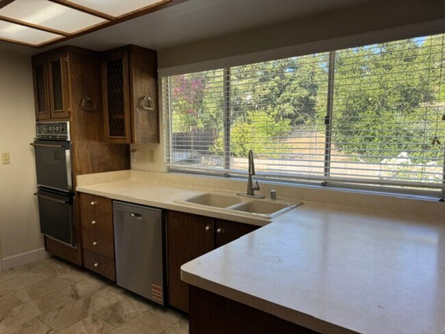 Building Photo - Single level home in Woodlands neighborhood-Walnut Creek