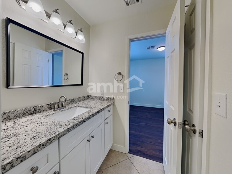 Building Photo - 7900 Mountain Point Ave