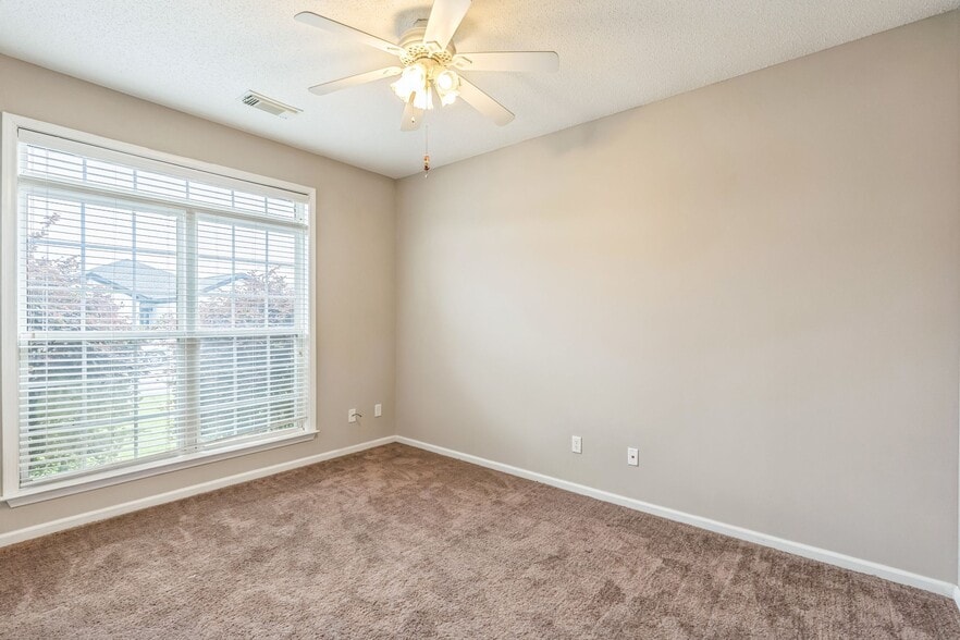 Building Photo - 2209 44th Ave