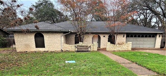 Primary Photo - COMING SOON, Vaulted Ceilings, Fenced Yard...