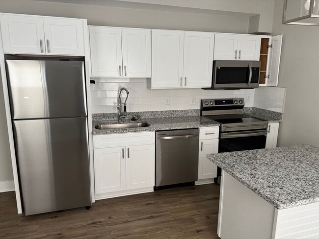 Building Photo - 204-206 E Woodrow Ave