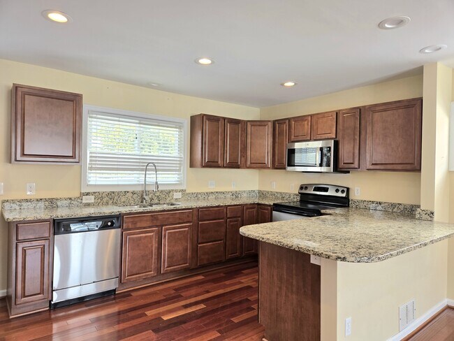 Building Photo - 108 N Gladden St