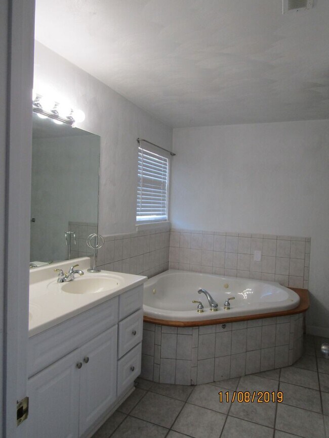 Building Photo - Weeping Cedar Trail