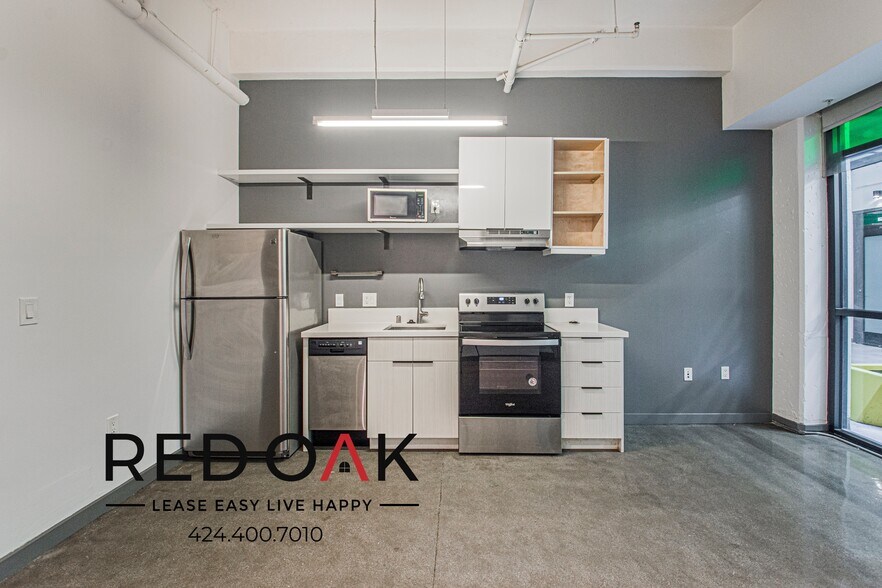 Building Photo - 430 S Broadway