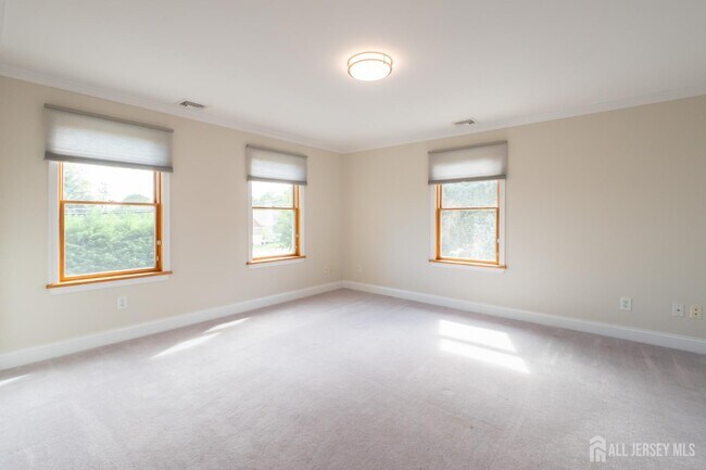 Building Photo - 135 Summerhill Rd