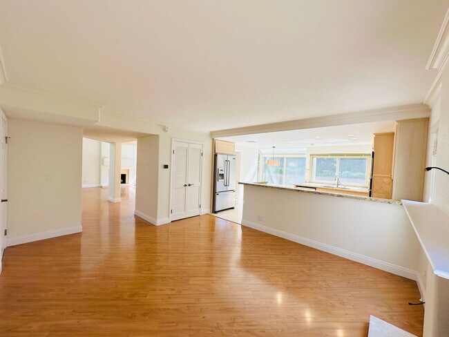 Building Photo - 6635 Soaring Dr