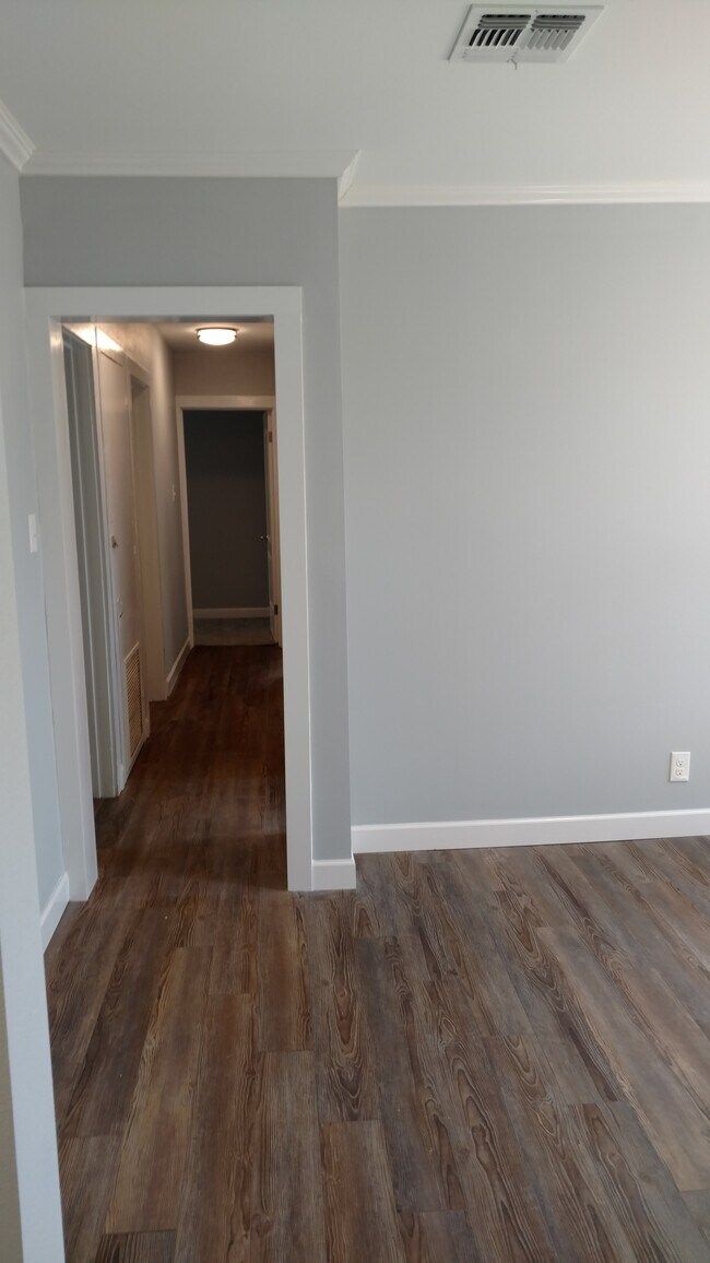 Building Photo - 601 W Tennessee Ave