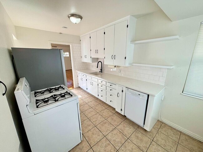Building Photo - 1398 N 300 W