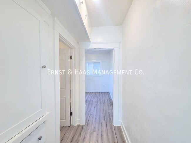 Building Photo - 2068 Linden Ave