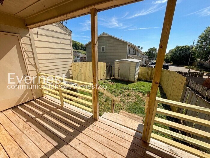 Building Photo - 2543 Hampstead Dr