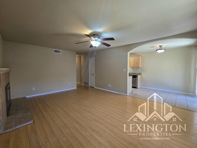 Building Photo - Beautiful, 2BD/1BA, Condo in The Villaggio community, near Madison Ave. and American River College!