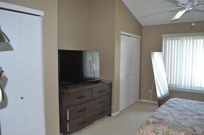 Building Photo - 220 Montauk Hwy