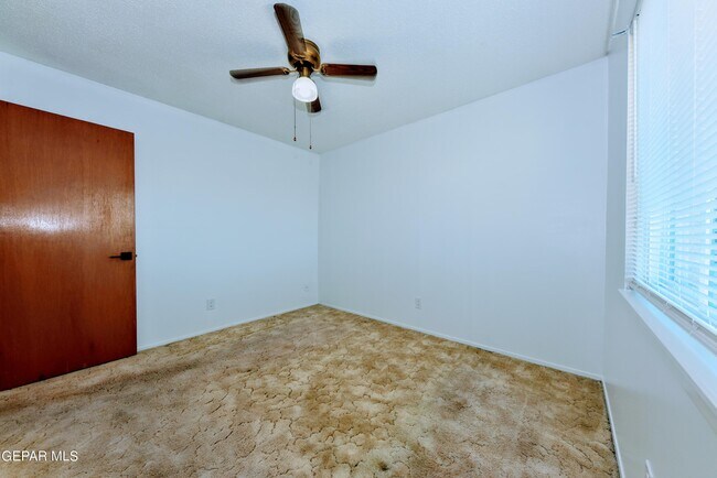 Building Photo - 4909 Winthrop Dr