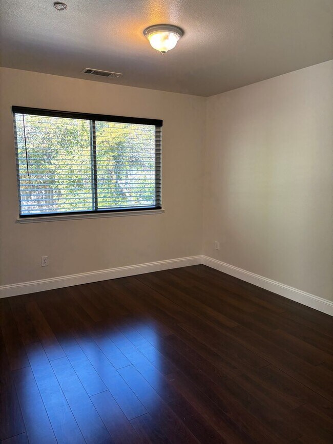 Building Photo - 3 bedroom 2 bath Rincon Valley