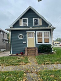 Building Photo - Beautiful 3 bedroom 2.5 bathroom!