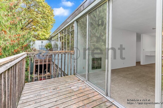 Building Photo - 2745 NW Pettygrove St