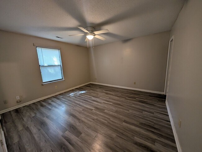Building Photo - 171 Hummingbird Ave