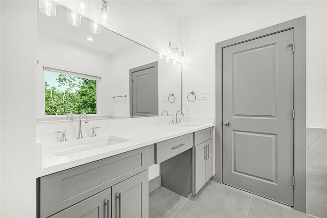 Building Photo - 4019 Stassen St