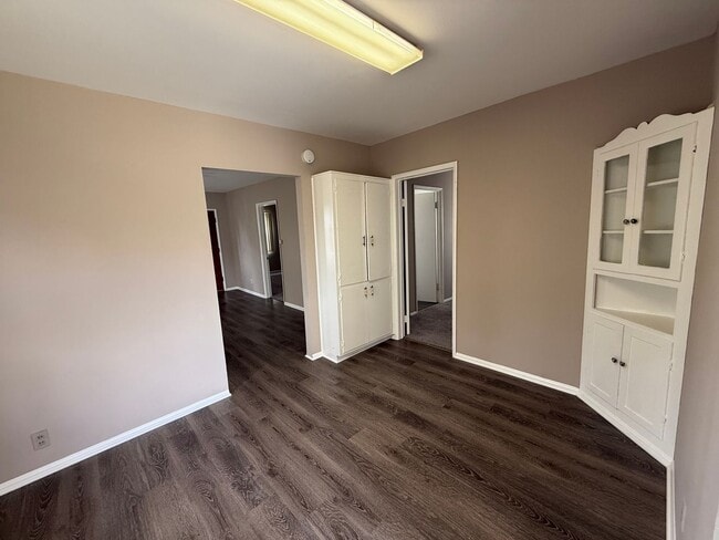 Building Photo - R06-028-MF
