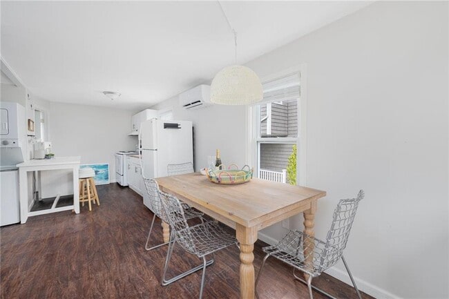 Building Photo - 66 Knowlesway Ext