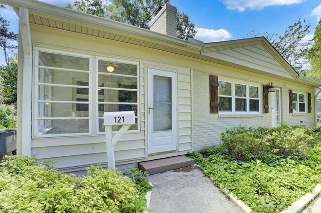 Building Photo - 121 Marshdale Ave SW