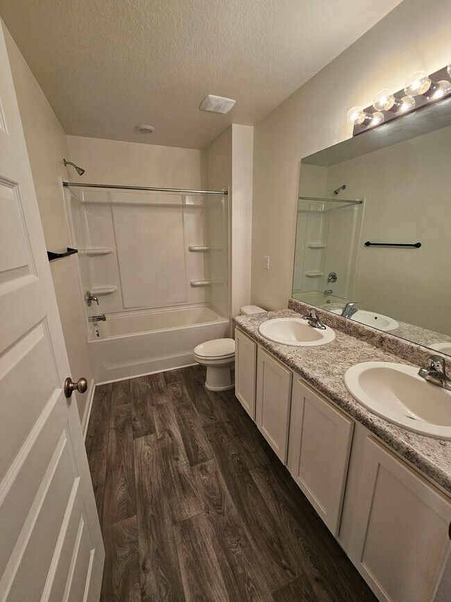 Building Photo - Spacious 4-bedroom Home in Panama City, FL - Perfect for long-term rental! *1/2 Off 1st Month's R...