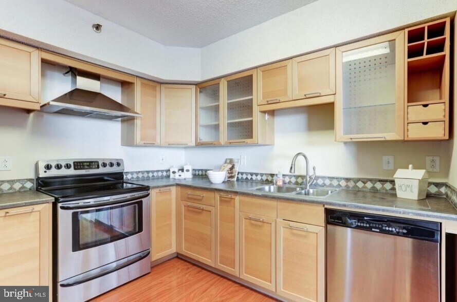 Building Photo - 5505 Seminary Rd