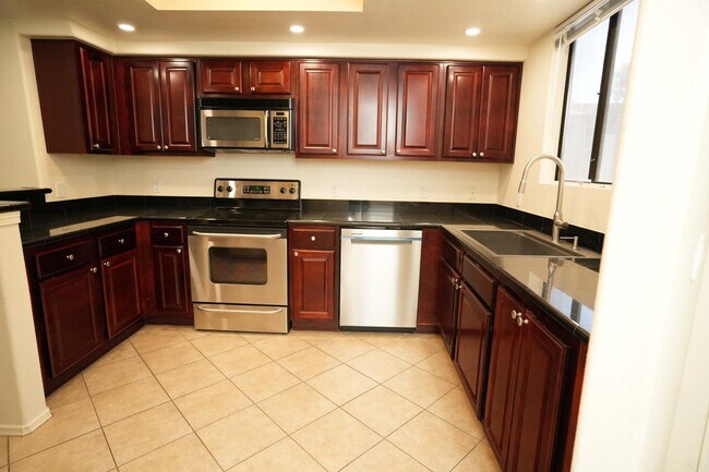 Building Photo - 4925 E Desert Cove Ave