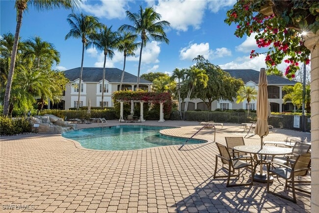 Building Photo - 5025 Maxwell Cir