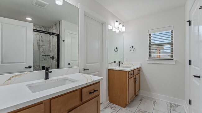 Building Photo - "Lovely 3-Bed Oasis with Granite Touches &...