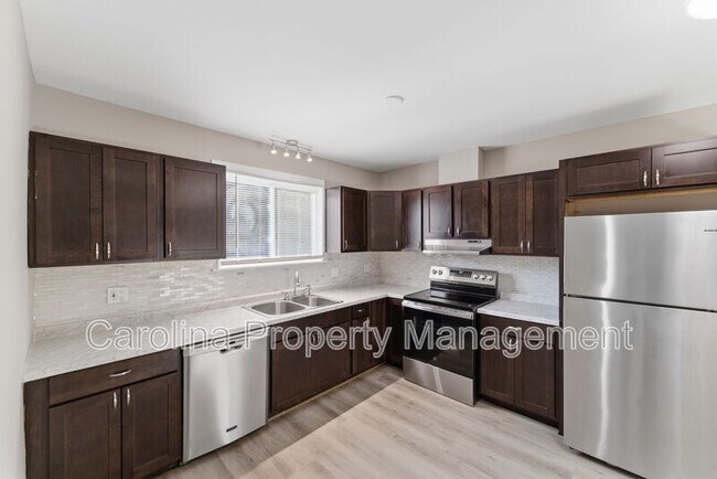 Building Photo - 2405 Greenland Ave