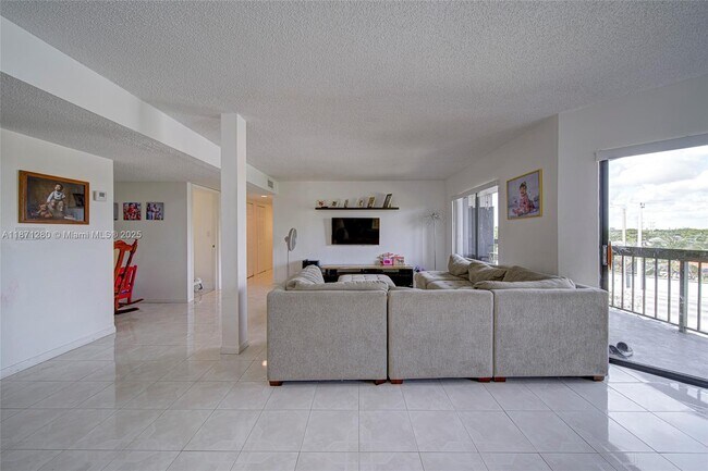 Building Photo - 8810 SW 132nd Pl