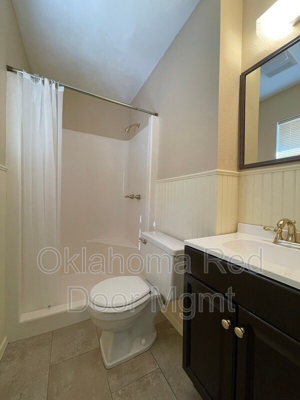 Building Photo - 1600 NE 5th St