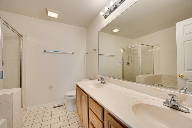 Building Photo - 2963 Saganashkee Ln