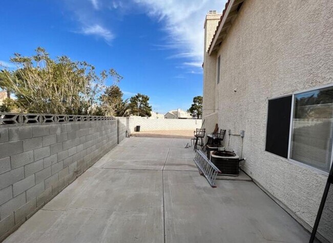 Building Photo - LARGE LOT ON CUL-DE-SAC - NO HOA