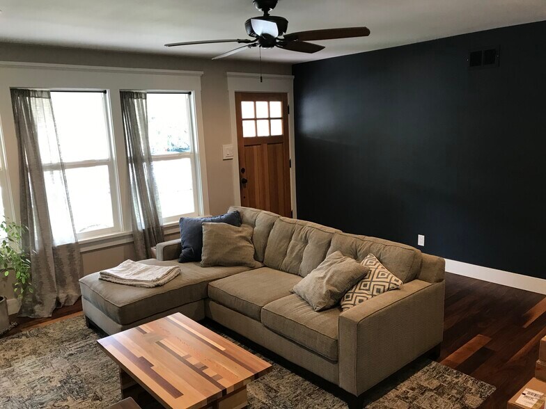Living area, front door - 775 Mark Twain Rd