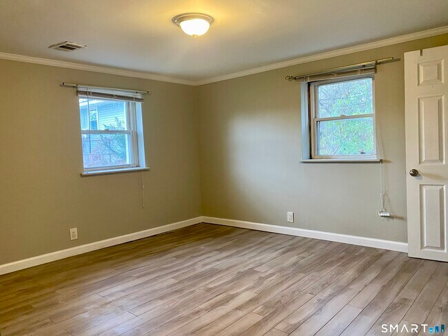 Building Photo - 43 Rodney St