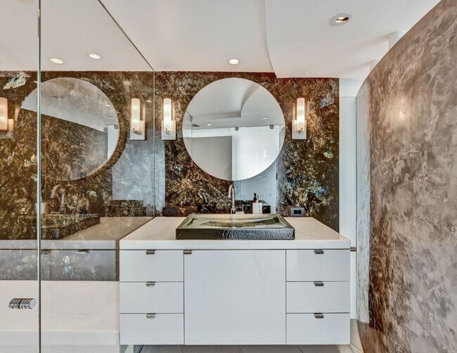 Building Photo - Designer Luxury. Iconic Views. Extraordinary Living.