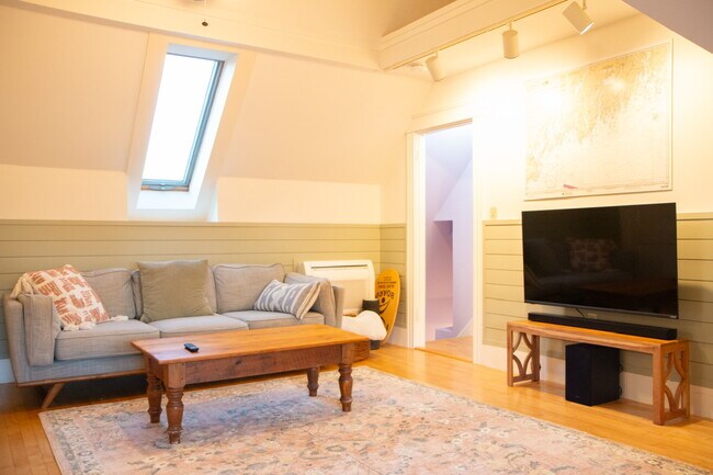 Building Photo - 36 Irving St