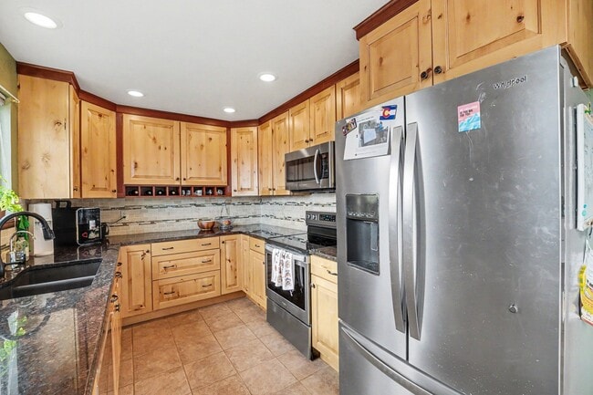 Building Photo - 448 Somerset Dr