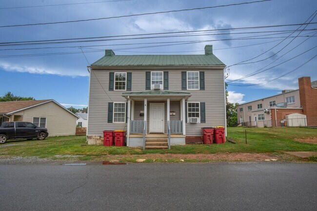 Building Photo - 210 W North St
