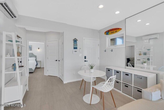 Building Photo - 903 Ocean Ave N