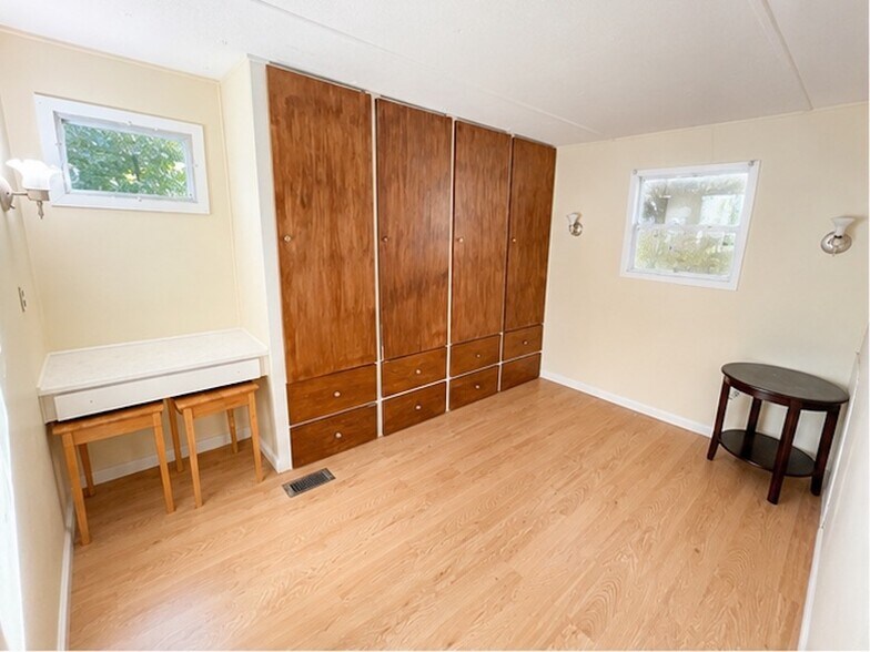 Building Photo - 1179 S Meadow Dr