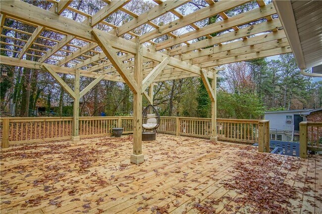 Building Photo - 2640 Casher Dr